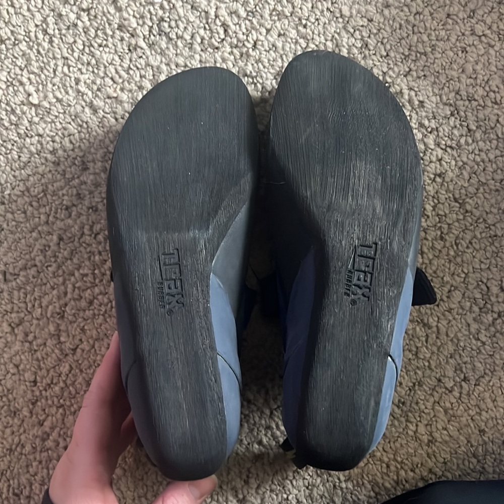 Evolv climbing shoes - Picture 4 of 6